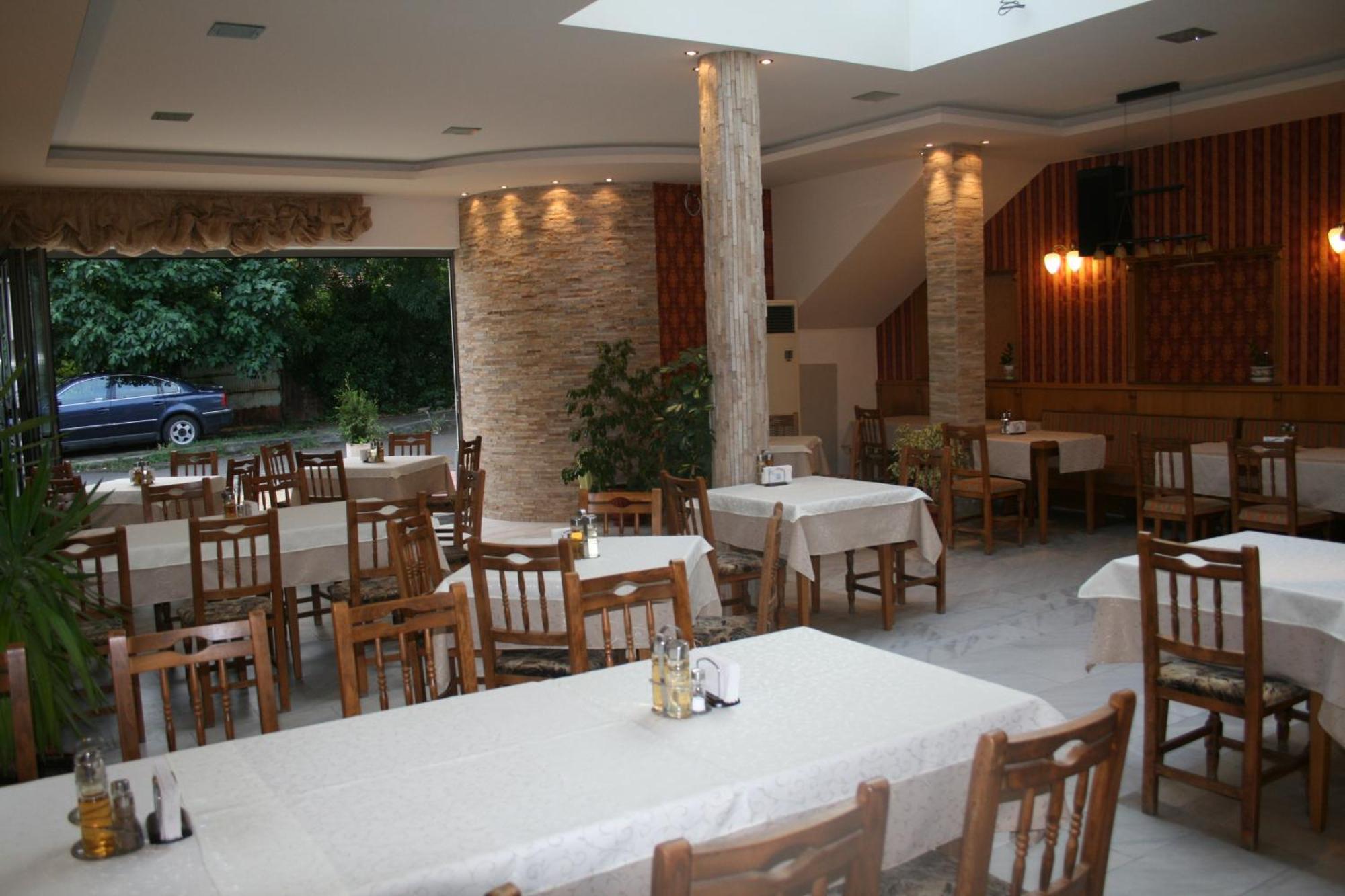 Mirana Family Hotel Burgas Stad Buitenkant foto