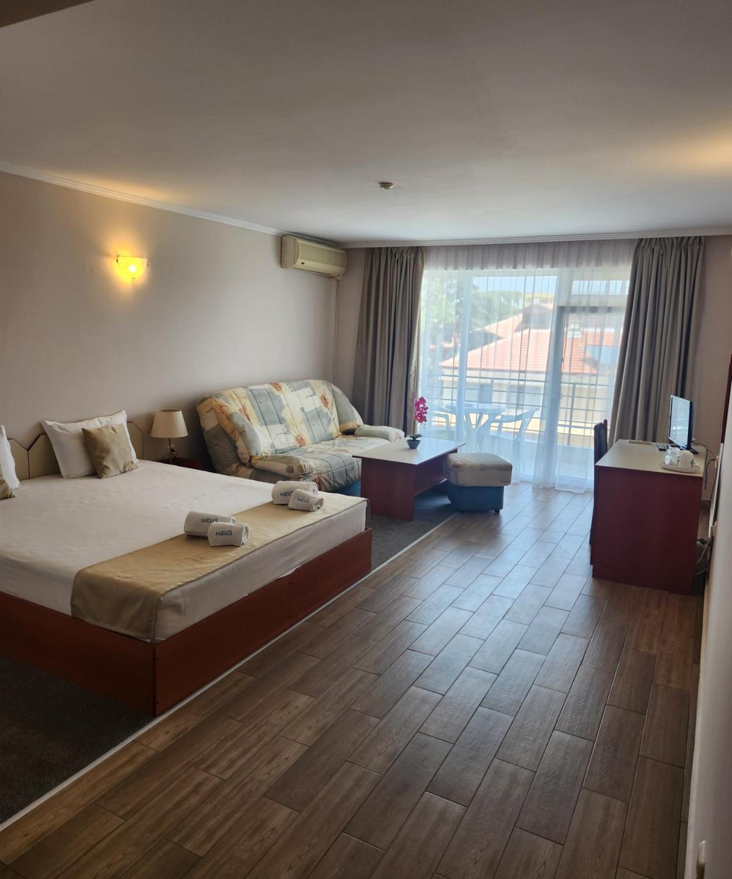 Mirana Family Hotel Burgas Stad Buitenkant foto