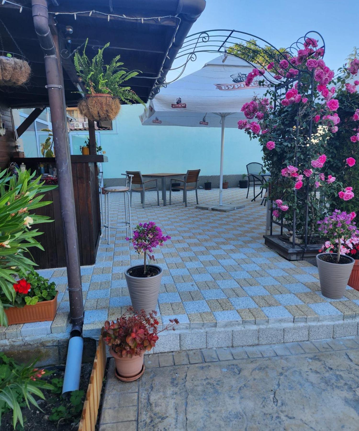 Mirana Family Hotel Burgas Stad Buitenkant foto